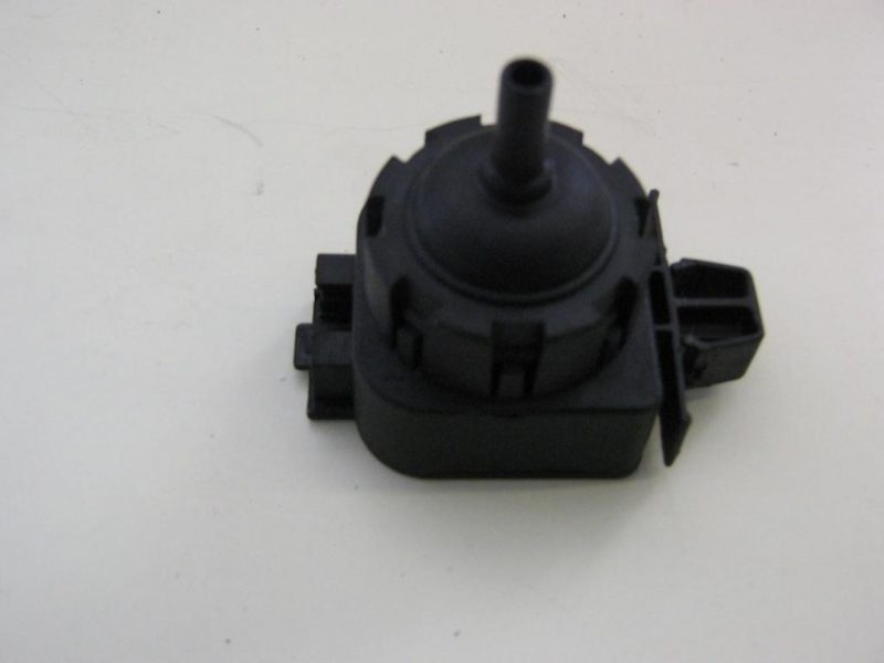 0021 -- 000 (35) PRESSOSTATO COD. 37640504 COMPATIBILITA' CON AEG REXDati tecnici Tipo interruttore: Interruttore a pressione Tensione commutazione max.: 5 V lunghezza: 60 mm larghezza: 52 mm altezza: 52 mm, electrolux rwt 8120w, zoppas p 710