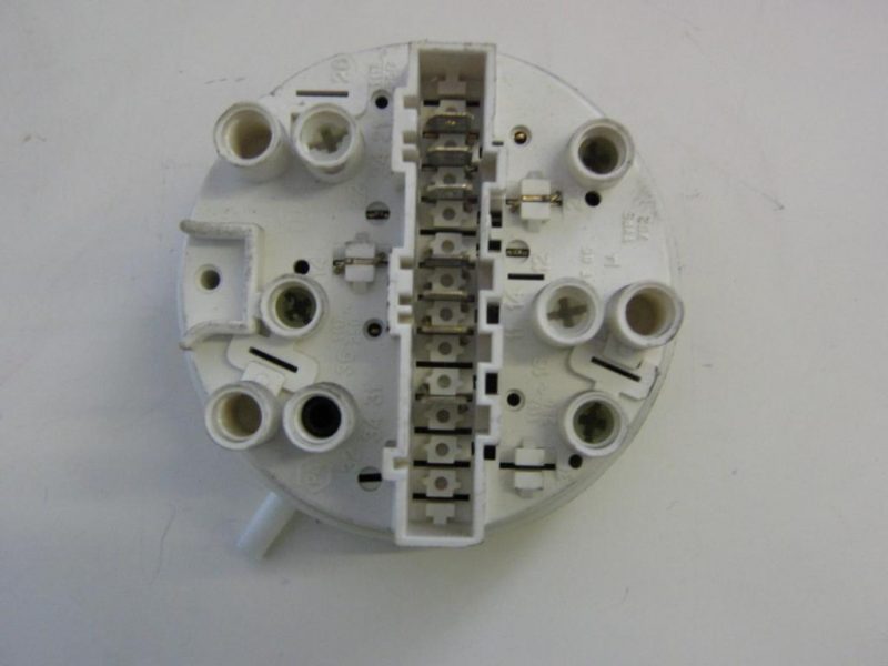 0035 -- 000 (50) PRESSOSTATO COD. 12439051/1 CODICE ALTERNATIVO: 792895 PER LAVATRICE REX RJ16X, RIE390, RJ10, ELECTROLUX EW1076T, AEG EUROLINE T, AEG OKO LAVAMAT 41060, ZOPPAS PMV1208LA,e3lectrolux ewt 1295