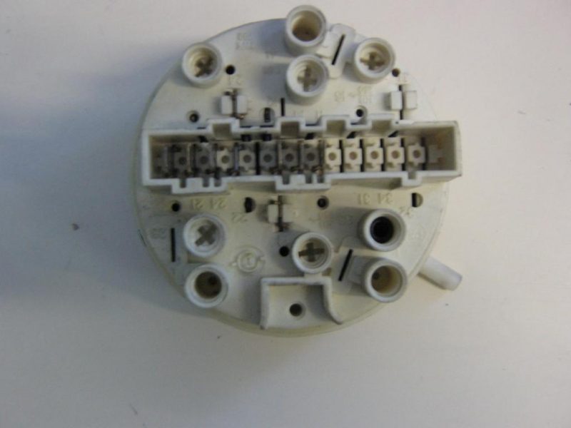 0046 -- 000 (83) PRESSOSTATO COD. 132253151 CODICE ALTERNATIVO 7920081 PER LAVATRICE ZOPPAS PERFECTA MOD. P8, P5, zoppas z 620