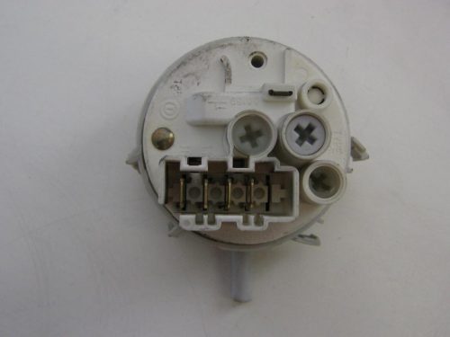 0073 -- 000 (88) PRESSOSTATO COD. 160015912.02 PER LAVATRICE ARISTON, avl 68 it MARGHERITA 2000 AL129X, AVL 109