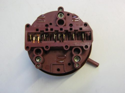 0116 -- 000 (131) PRESSOSTATO COD. 39.0781 N 55/35 80/55 390/240 S.- Nr. 110 578 900 PER LAVATRICE AEG LW853, L50612