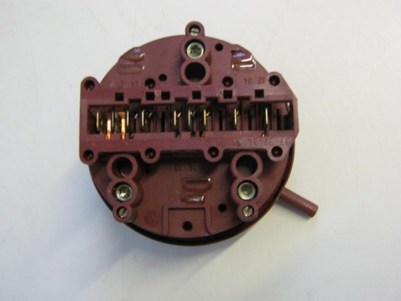 0116 -- 000 (131) PRESSOSTATO COD. 39.0781 N 55/35 80/55 390/240 S.- Nr. 110 578 900 PER LAVATRICE AEG LW853, L50612