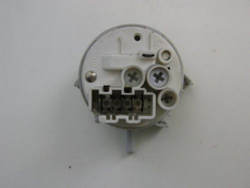 0131 -- 000 (146) PRESSOSTATO COD. 160015916.02 CODICE ALTERNATIVO: 7650057 PER LAVATRICE INDESIT WIDL126, ARISTON AML129