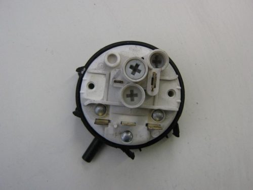 PRESSOSTATO COD. 91201693   CODICE ALTERNATIVO: 761480   PER LAVATRICE HOOVER HNS 6755-30, HS 100 E UNI, HN 2805-30, LADY PIU' H77E, LADY PIU' H88 ES, HNS 5655, CANDY CBD 70, C1 506-01 S, CNE 88 T, IBERNA ILFE 858 T, C455 TXT, ZEROWATT ZL 80, candy activa