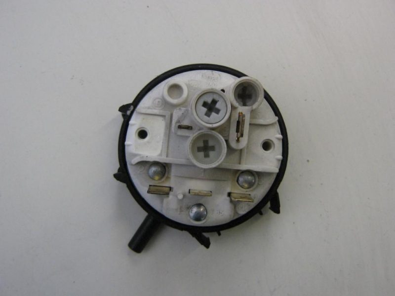 PRESSOSTATO COD. 91201693   CODICE ALTERNATIVO: 761480   PER LAVATRICE HOOVER HNS 6755-30, HS 100 E UNI, HN 2805-30, LADY PIU' H77E, LADY PIU' H88 ES, HNS 5655, CANDY CBD 70, C1 506-01 S, CNE 88 T, IBERNA ILFE 858 T, C455 TXT, ZEROWATT ZL 80, candy activa