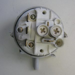 PRESSOSTATO COD. 16001079904   CODICE ALTERNATIVO: 761454   PER LAVATRICE INDESIT W842X, W68X, W108X