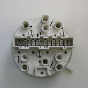 PRESSOSTATO COD. 110570400   CODICE ALTERNATIVO: 793903   PER LAVATRICE AEG LAVAMAT W831, LAVAMAT W835-W,  lavamat w 1030