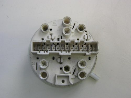 0199 -- 000 (214) PRESSOSTATO COD. 110570400 CODICE ALTERNATIVO: 793903 PER LAVATRICE AEG LAVAMAT W831, LAVAMAT W835-W, lavamat w 1030