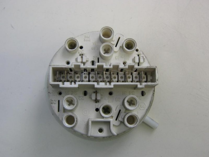 PRESSOSTATO COD. 110570400   CODICE ALTERNATIVO: 793903   PER LAVATRICE AEG LAVAMAT W831, LAVAMAT W835-W,  lavamat w 1030