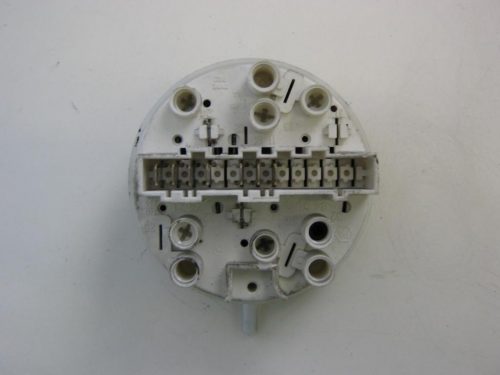 0200 -- 000 (230) PRESSOSTATO COD. 110570300 CODICE ALTERNATIVO: 792900 PER LAVATRICE AEG LAVAMAT W831, LAVAMAT W835-W,lavamat w830-w, w 1037-w, lavamat w 1030