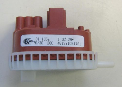 PRESSOSTATO COD. B1-135   CODICE ALTERNATIVO: 461971051761   PER LAVARTICE WHIRLPOOL AWM 5500,  AWM720, IGNIS AWV465/M, AWV619/M, AWV468/M, AWV 425-450, ignis awv 453
