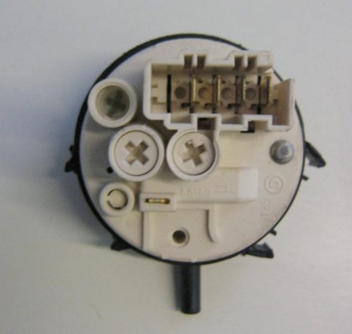 PRESSOSTATO COD. 461971051781   CODICE ALTERNATIVO: 765604   PER LAVATRICE IGNIS AWV465/M, AWV610, AWV424/1, LO50, AVW 488, AWV 495, AWV402/M, WHIRLPOOL AWM5500, AWM725, gnis awv 402