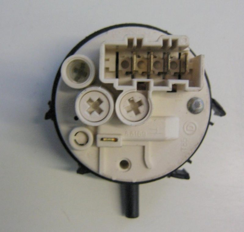 0283 -- 000 (304) PRESSOSTATO COD. 461971051781 CODICE ALTERNATIVO: 765604 PER LAVATRICE IGNIS AWV465/M, AWV610, AWV424/1, LO50, AVW 488, AWV 495, AWV402/M, WHIRLPOOL AWM5500, AWM725, gnis awv 402