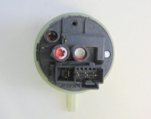 0316 -- 000 (337) PRESSOSTATO COD. 16002186000 CODICE ALTERNATIVO: 505KB1 01 PER LAVATRICE INDESIT WISL106, WIN600, WIXL105, WIL66, WIL 126, WIL 86, WISL86, WINV80, wixl 106