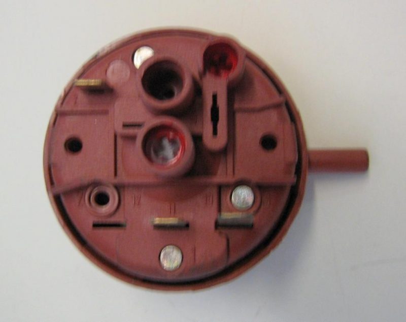 PRESSOSTATO COD. 160011476.02   CODICE ALTERNATIVO: 505A0201   PER LAVATRICE INDESIT WS43X