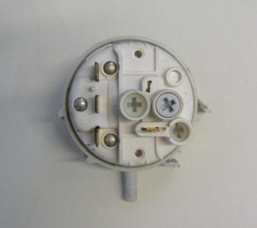 0375 -- 000 (429) PRESSOSTATO COD. 41001273 CODICE ALTERNATIVO: 7610016 PER LAVATRICE HOOVER HVP13,ZEROWATT HOOVER HVP 16 IT ALU