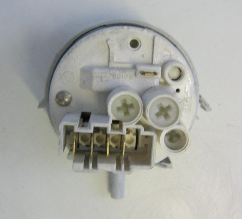 PRESSOSTATO COD. 16001417100   CODICE ALTERNATIVO: 7650002   PER LAVATRICE ARISTON AL89X, AL 68 X, ariston ab 88