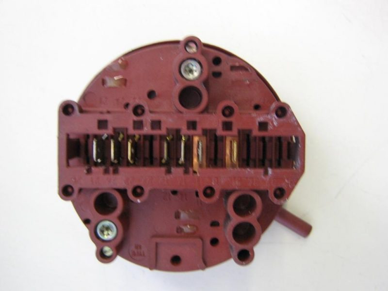 0433 -- 000 (454) PRESSOSTATO COD. 379221420 CODICE ALTERNATIVO: 39.0759 N PER LAVATRICE AEG L72766VT