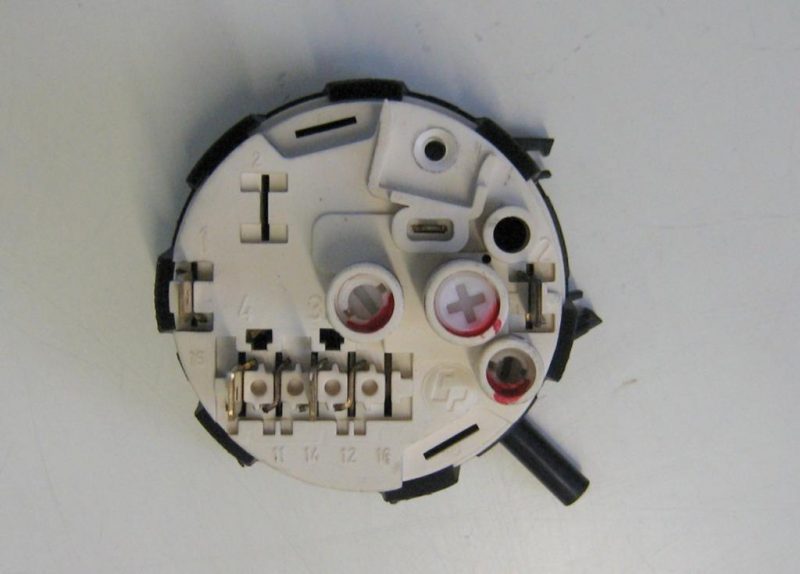 PRESSOSTATO COD. 91201369   CODICE ALTERNATIVO: 761463   PER LAVATRICE CANDY CM2 106-01, cm2 086-01, GO 106, act smart 80, HOOVER HNWF 6137E, ladysix hm 756 e,cbe 75 tr