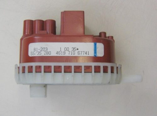 PRESSOSTATO COD. B1-203 / B1-203A   CODICE ALTERNATIVO: 461971067741 / 461971067731   PER LAVATRICE Whirlpool AWM 8103, AWM 8083/2, AWM 8083, AWM 8123/2, AWO 8126, AWM8103/2,whirlpool awm8083