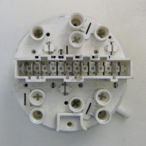 0525 -- 000 (587) PRESSOSTATO COD. 132082260 CODICE ALTERNATIVO: 7930008 PER LAVATRICE ZANKER SF4429, REX RQ99E, ZOPPAS P1200EMD, AEG LAVAMAT W835-W, LW1050,rex re80,aeg lw850, aeg lw 853, aeg lw 1050