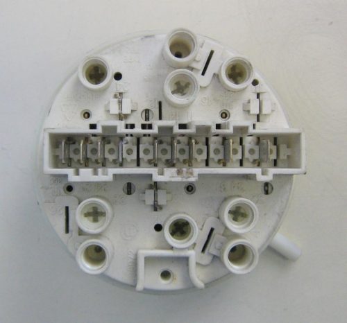 0525 -- 000 (587) PRESSOSTATO COD. 132082260 CODICE ALTERNATIVO: 7930008 PER LAVATRICE ZANKER SF4429, REX RQ99E, ZOPPAS P1200EMD, AEG LAVAMAT W835-W, LW1050,rex re80,aeg lw850, aeg lw 853, aeg lw 1050