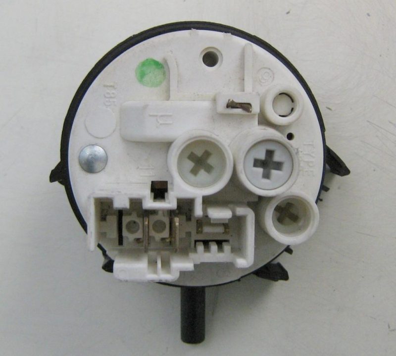 0568 -- 000 (645) PRESSOSTATO COD. 461975007291 CODICE ALTERNATIVO: 7670003 PER LAVATRICE Whirlpool AWM 506, AWM160, awm790, IGNIS LOA100, LO A60, ZOPPAS PT508, whirpool awm 506, ignis loa 80