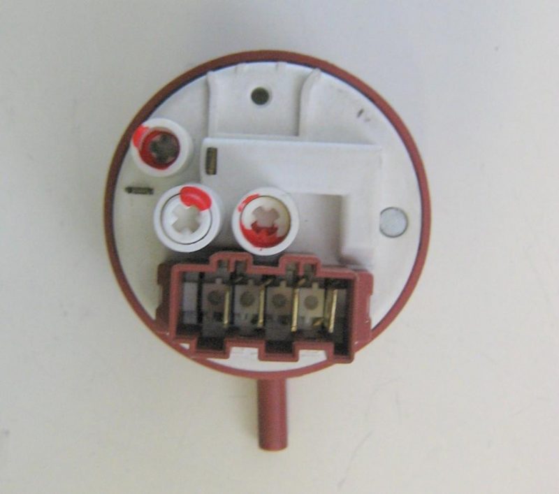 PRESSOSTATO COD. 160018546.01   CODICE ALTERNATIVO: 505GF102   PER LAVATRICE ARISTON AVXL88, AVXD129, AVXL105, INDESIT WIXL86