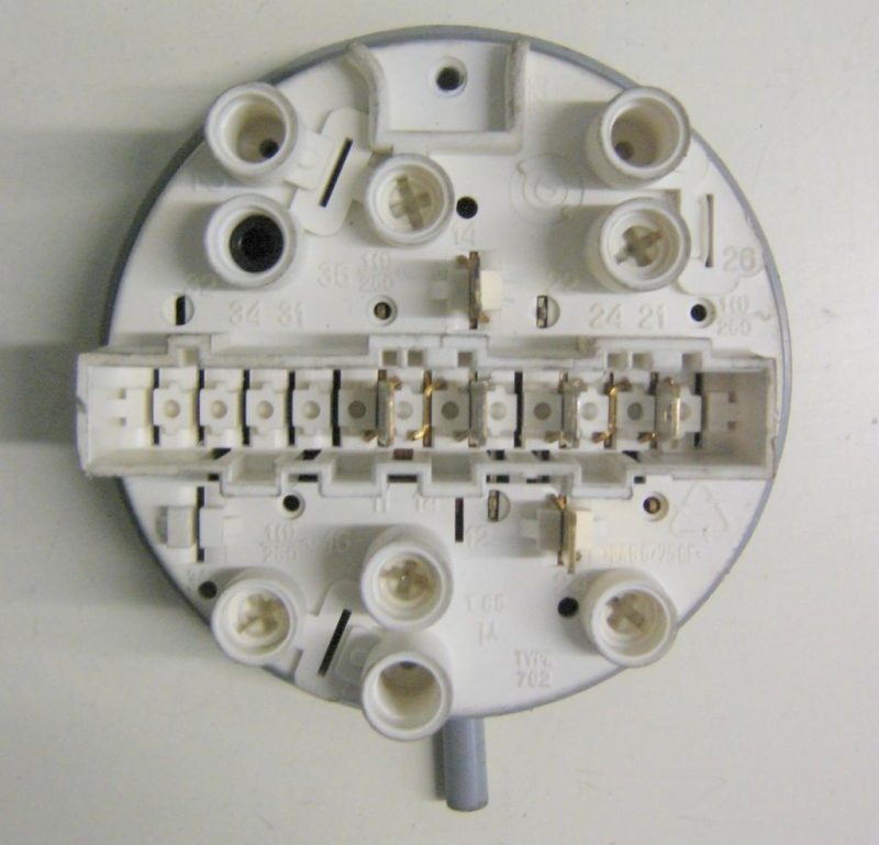 PRESSOSTATO COD. 0020400621   CODICE ALTERNATIVO: 7920076   PER LAVATRICE HAIER HBF600T