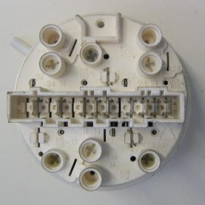 PRESSOSTATO COD. 110575800   CODICE ALTERNATIVO: 7930015   PER LAVATRICE AEG LAVAMAT W 833-W, LAVAMAT W 831-W, w 1037-w, w 830