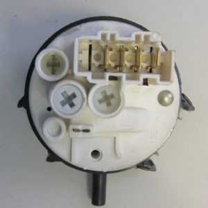 PRESSOSTATO COD. 160018546   CODICE ALTERNATIVO: 7650063   PER LAVATRICE ARISTON AT50/1
