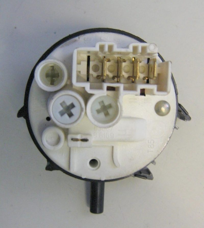 PRESSOSTATO COD. 160018546   CODICE ALTERNATIVO: 7650063   PER LAVATRICE ARISTON AT50/1