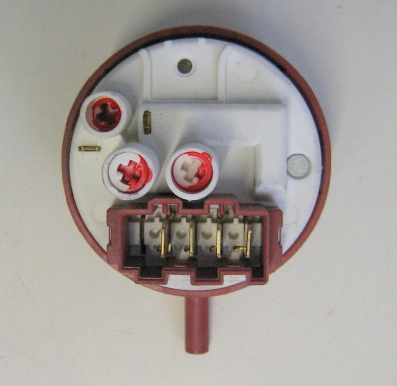 0798 -- 000 (818) PRESSOSTATO COD. 160019762 CODICE ALTERNATIVO: 505GE2 01 PER LAVATRICE INDESIT WITL126, WITL106, WITL86, ARISTON AVTXL109, AVTL104, HOTPOINT ARTXF129, AVTL89