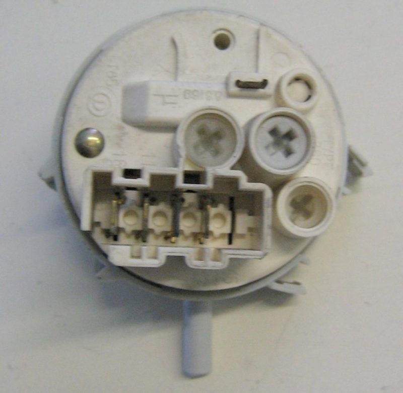 PRESSOSTATO COD.160015915.02   CODICE ALTERNATIVO: 7650048   PER LAVATRICE ARISTON AVSL88, AVSL109,ARISTON AVSD 88 PL, als109x eu, ariston ab 104