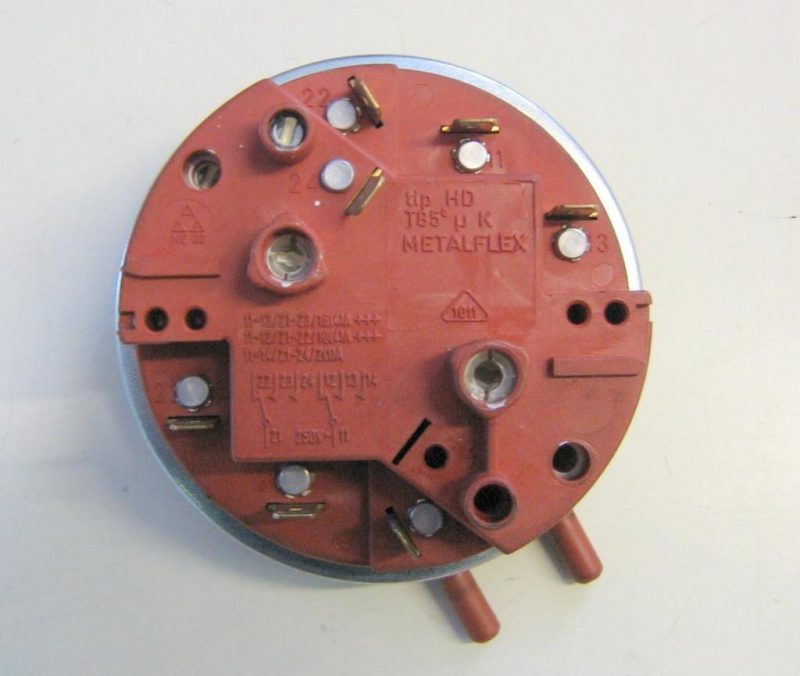 PRESSOSTATO COD. 468-952   CODICE ALTERNATIVO: 528 E4GP   PER LAVATRICE BOSCH WFB 1207, BOSCH WFB 1005, SIEMENS SIWAMAT 2065