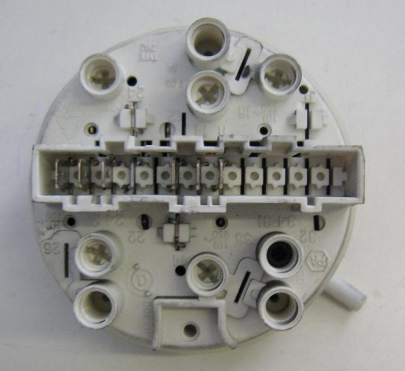 PRESSOSTATO COD. 132082271   CODICE ALTERNATIVO: 7920018   PER LAVATRICE REX R60A