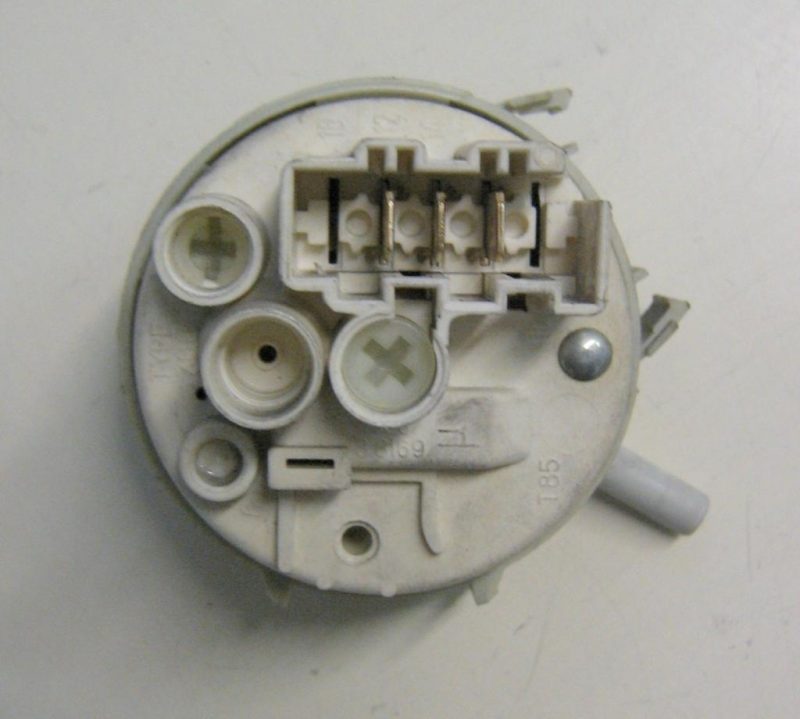 0850 -- 000 (937) PRESSOSTATO COD. 124535580 CODICE ALTERNATIVO: 765319 PER LAVATRICE REX ELECTROLUX L516S, REX RL850, RK850