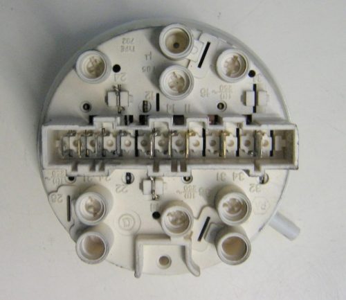 0853 -- 000 (934) PRESSOSTATO COD. 132082240 CODICE ALTERNATIVO: 7930010 PER LAVATRICE REX ELECTROLUX L516S, LB48, REX RL40A, RL 600, RL60A