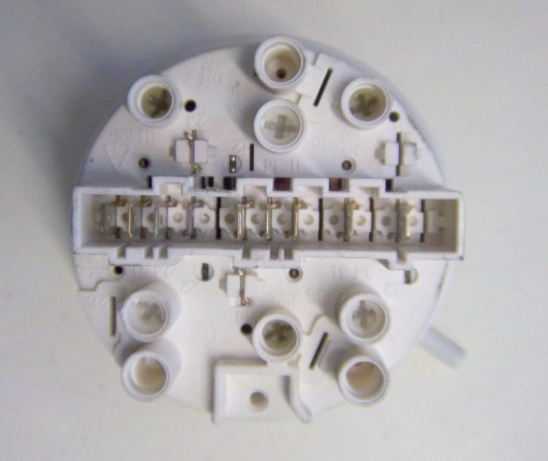 0856 -- 000 (931) PRESSOSTATO COD. 124390570 CODICE ALTERNATIVO: 793900 PER LAVATRICE REX RLG75CXV, RLG75CXV, RL 75PV, RL930V, ZOPPAS PM705B, PM903B,rex rl95cxi, pmb 705, rex rlg 654