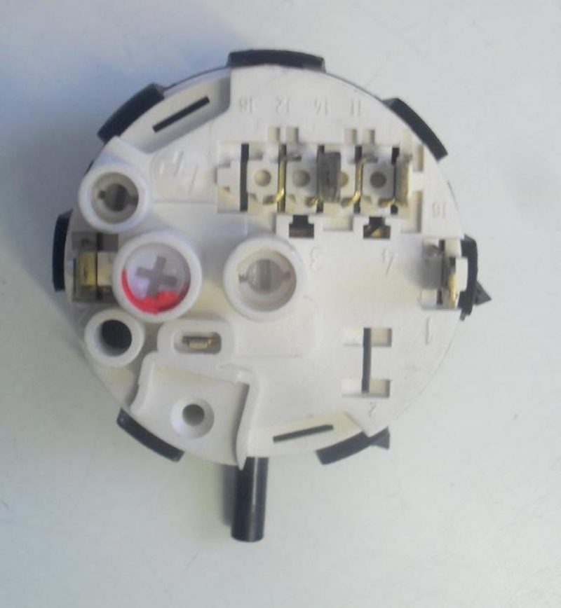 PRESSOSTATO COD. 46000794   PER LAVATRICE CANDY CHIARA 90AA, CTE 7 AA, CTH 107, CTY 84 SY, CTD 11 AA, CTS 66 AT, CTY 104 SY,  ZEROWATT ZTC 10 AA