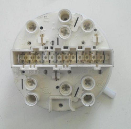 0946 -- 000 (966) PRESSOSTATO COD. 146152225 CODICE ALTERNATIVO: 7930070 PER LAVATRICE ZOPPAS PT8 EA, ZF206, ELECTROLUX RT80A, RT200A, ewt895, AEG MARYLINE TC, LAVAMAT 45052, rex 97p22595