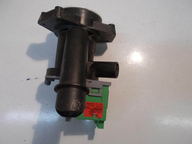 Pompa lavatrice Indesit WIXXL 126 cod 9212568