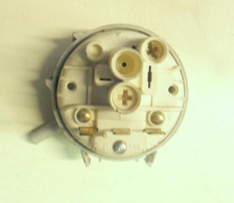 Pressostato lavastoviglie Ariston LSI66A cod 16001066700