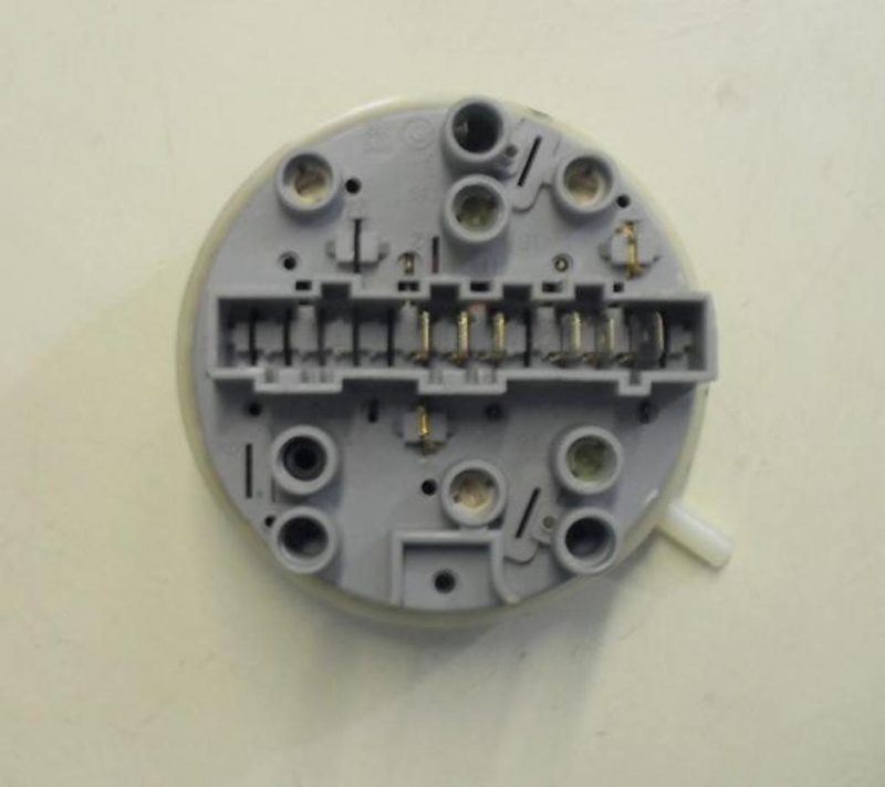 PRESSOSTATO COD. 124043393   PER LAVATRICE ZOPPAS PL6