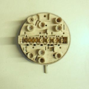 PRESSOSTATO COD. 421101243191   CODICE ALTERNATIVO: 793327   PER LAVATRICE IGNIS AWF863/IG, AWF 860/IG,