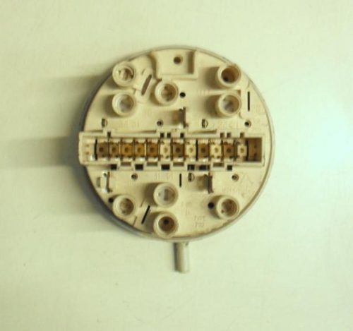 PRESSOSTATO COD. 421101243191   CODICE ALTERNATIVO: 793327   PER LAVATRICE IGNIS AWF863/IG, AWF 860/IG,