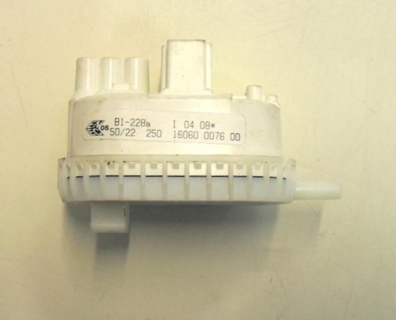 PRESSOSTATO COD. B1-228   CODICE ALTERNATIVO: 160600076.00   PER LAVATRICE SMEG SLB 12 D,smeg slb800