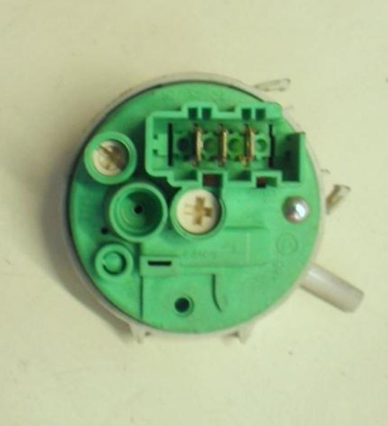 PRESSOSTATO COD. 124535523   CODICE ALTERNATIVO: 765303   PER LAVATRICE ZOPPAS PS 964MVX