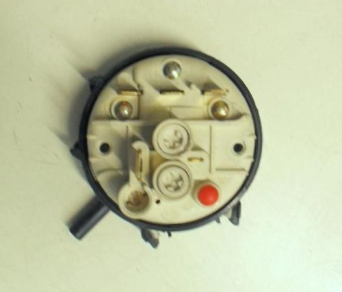 PRESSOSTATO COD. 92744580   CODICE ALTERNATIVO: E.97.48516   PER LAVATRICE CANDY EXCLUSIVE 40, CN 55 AT, CE 637 XT ECLYPSA, CANDY CHIARA 4 XT, SELECTA 40, ROSIERES LH 45, INDESIT WIXXL 126, candy cj 453 xt, candy c 455