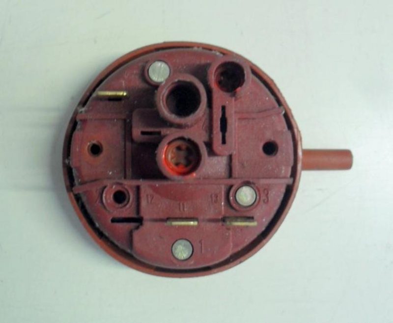 1207 -- 000 (1225) PRESSOSTATO COD. 160017107.00 CODICE ALTERNATIVO: 505AZ3 01 PER LAVATRICE ARISTON/INDESIT